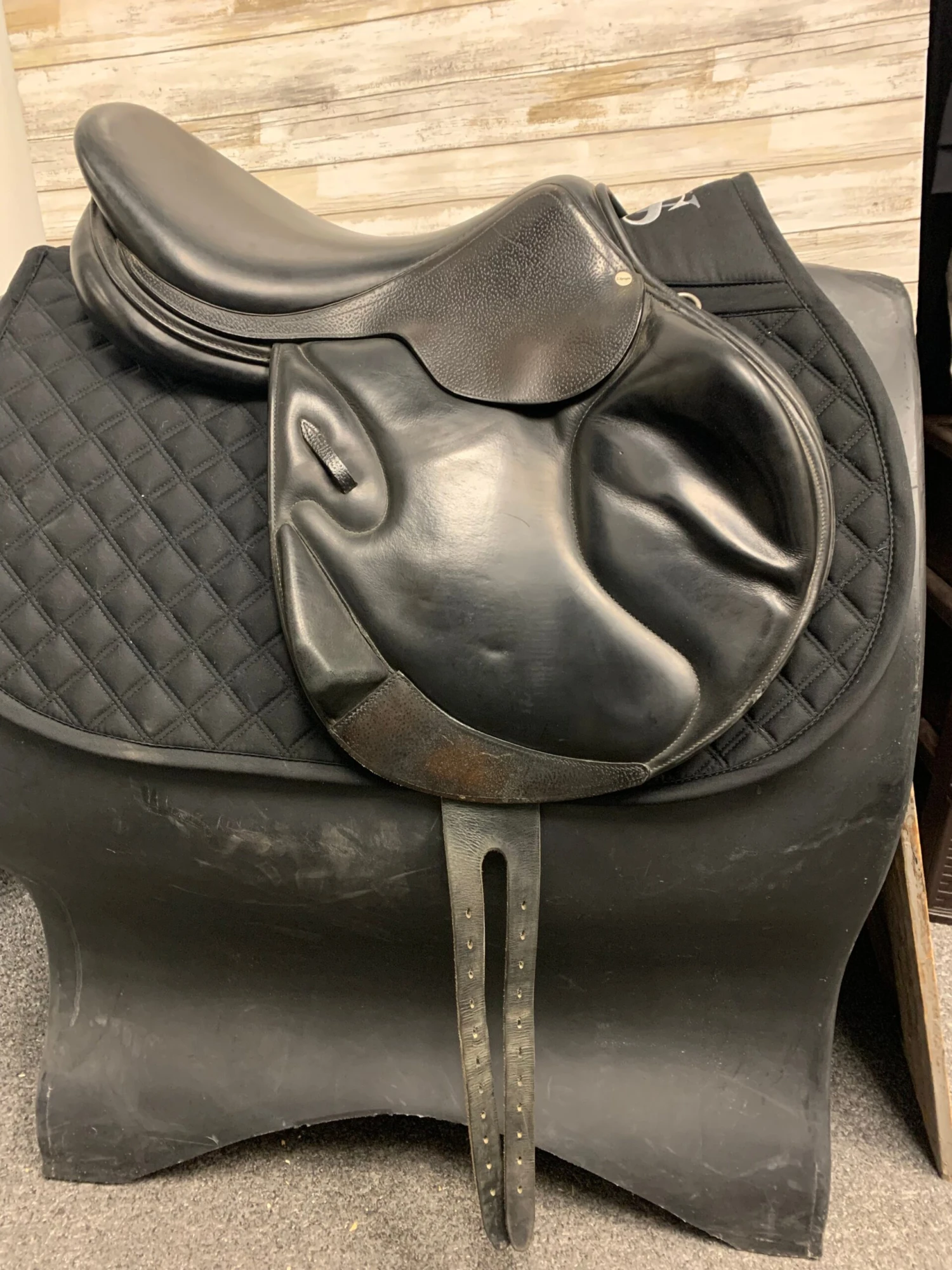 CONSIGNMENT 17.5" L'Apogee CLXI Cross Country Saddle