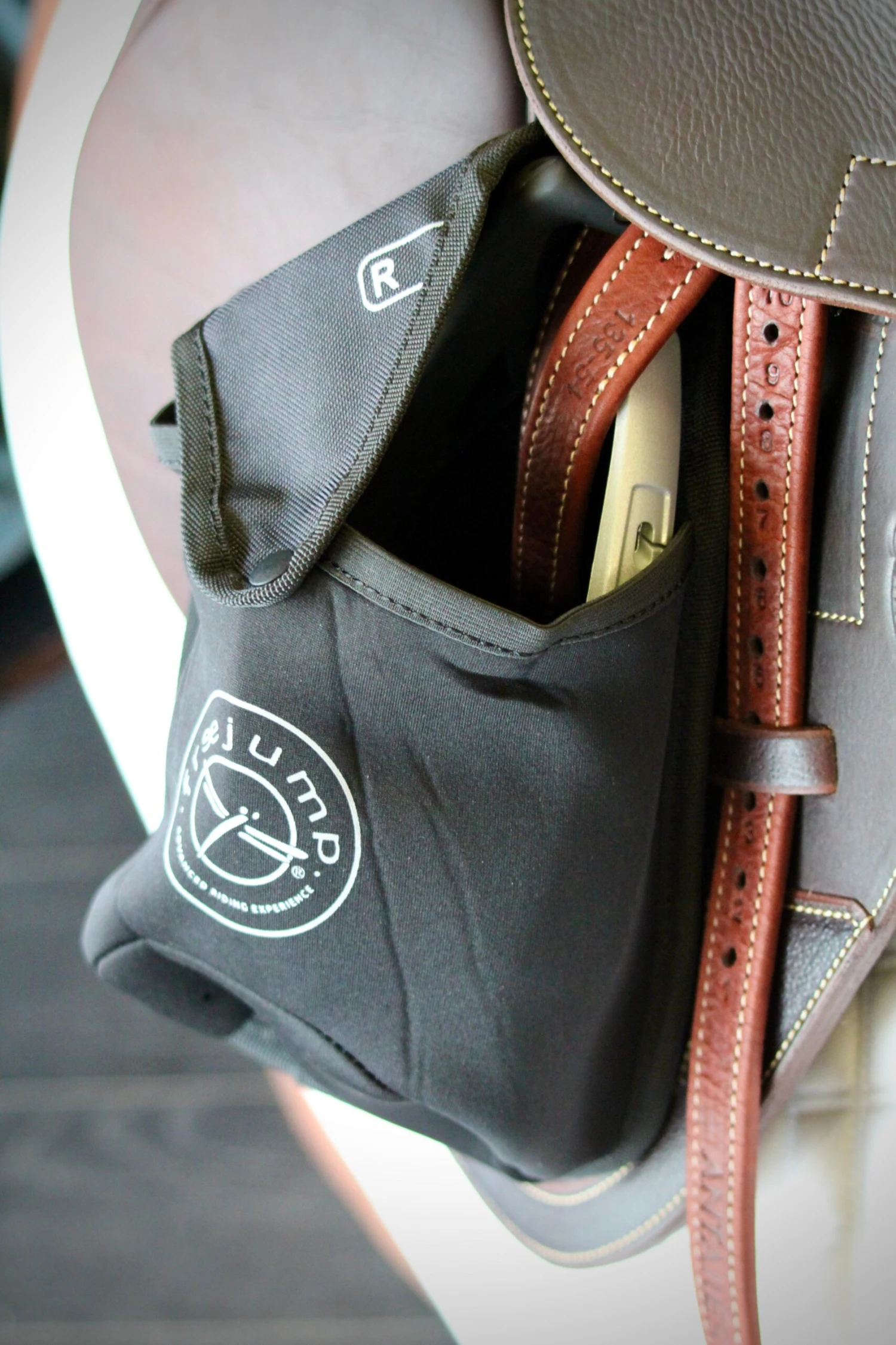 FreeJump Stirrup Covers - 2 Colours - Image 3